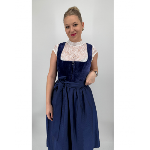 Dirndl Kitty